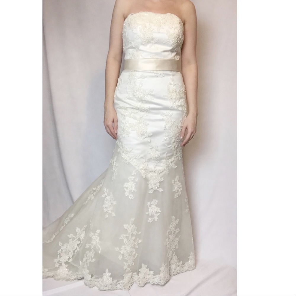 Alfred Angelo Lace beaded aline tulle wedding gown